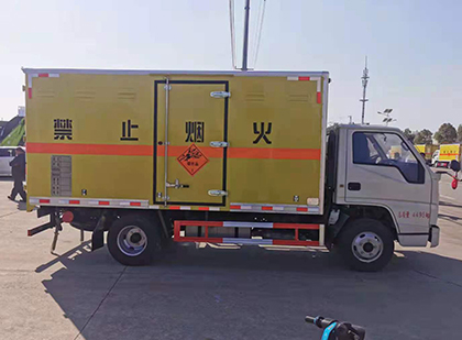潮南爆破器材运输车技术升级与安全合规新趋势